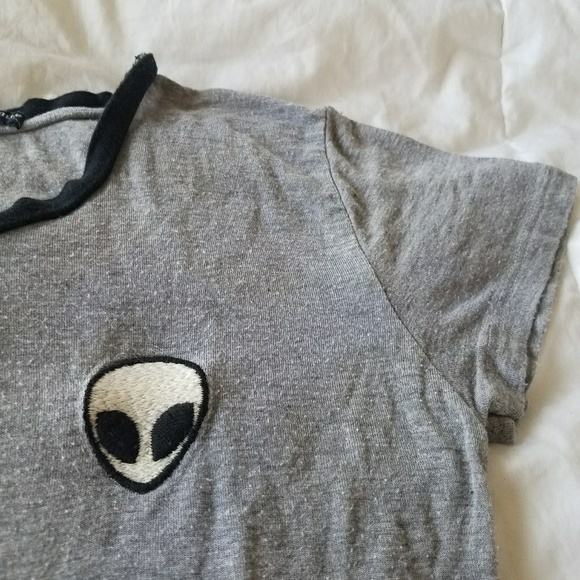 Brandy Melville Grey Alien Tee - Picture 1 of 6